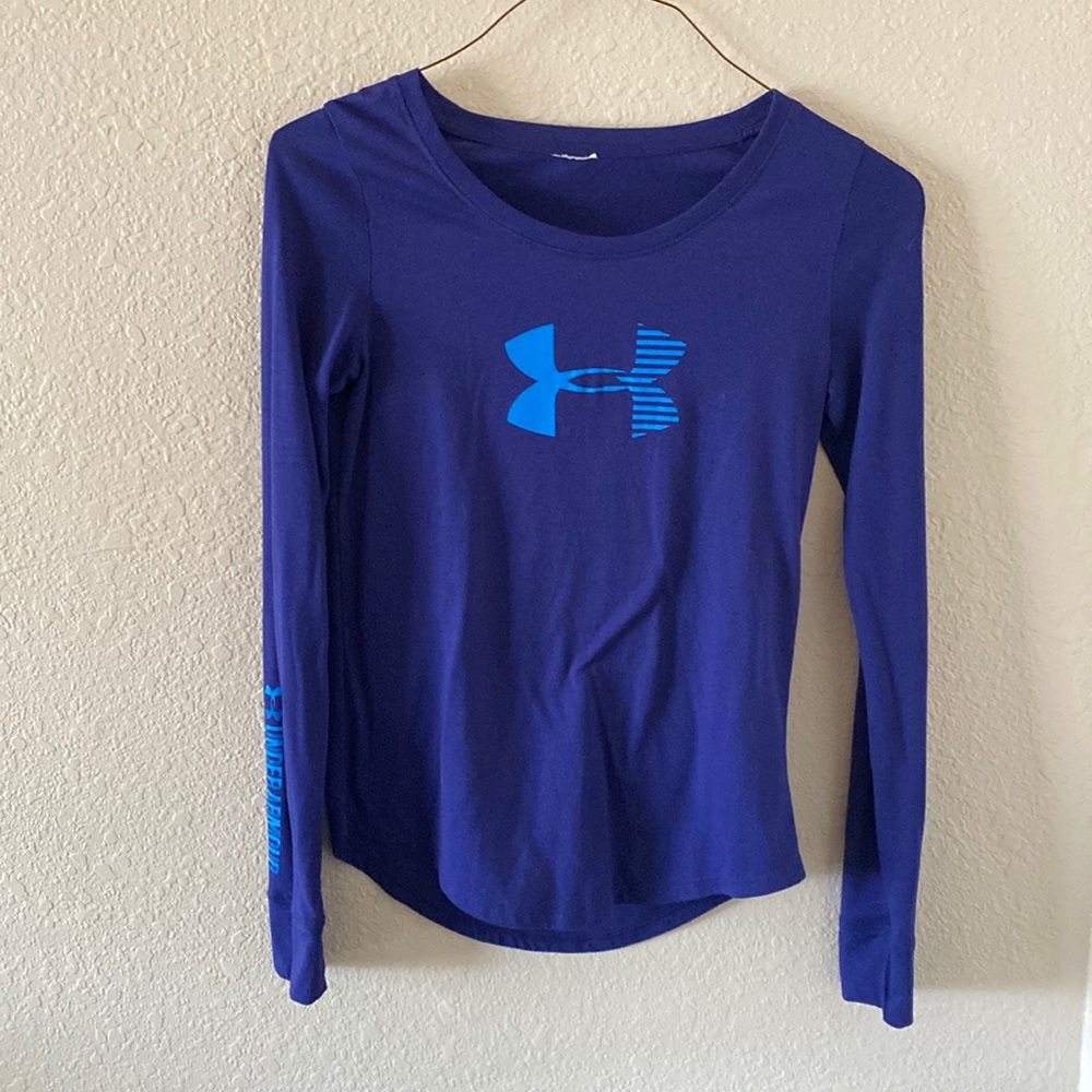 Under Armour long sleeve. Size XS. Too small for me now.